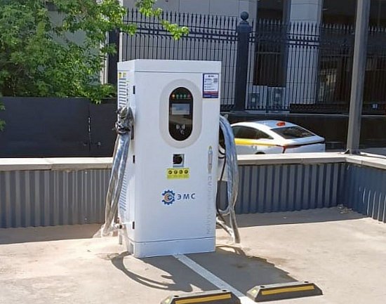 Быстрая зарядная станция на 120 кВт⚡️ рядом с мебельным центром “Кристалл” в Москве